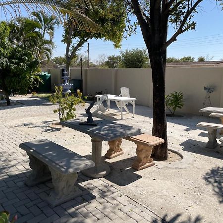 Ry Courtyard Hotel Oshakati Ngoại thất bức ảnh