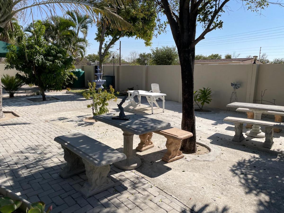 Ry Courtyard Hotel Oshakati Ngoại thất bức ảnh