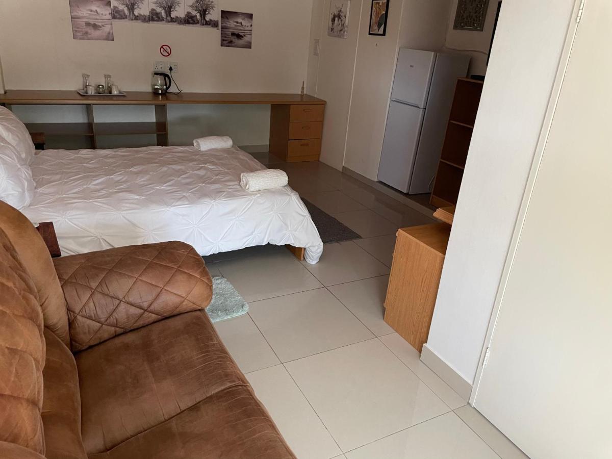 Ry Courtyard Hotel Oshakati Ngoại thất bức ảnh