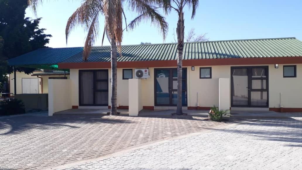 Ry Courtyard Hotel Oshakati Ngoại thất bức ảnh