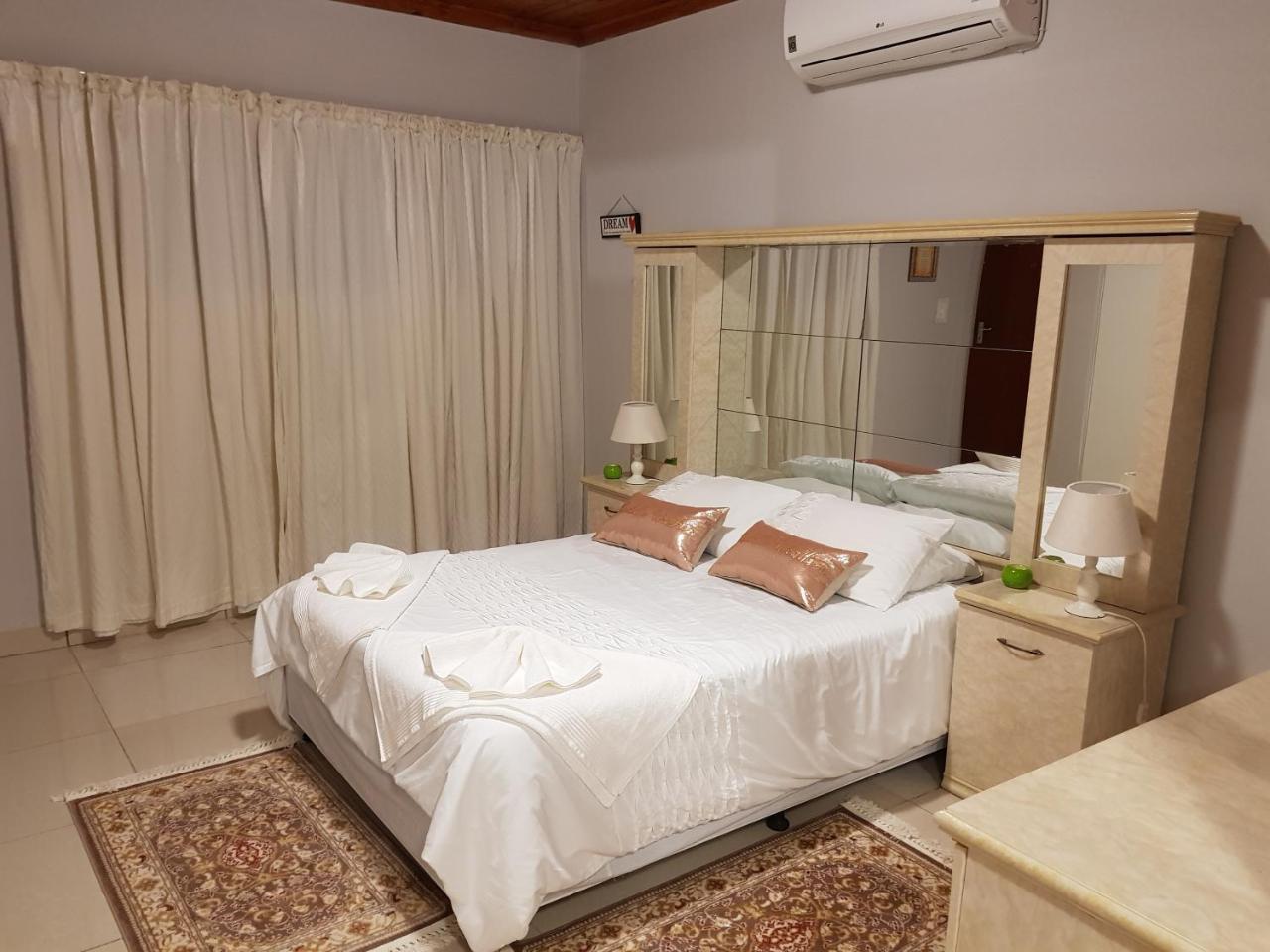 Ry Courtyard Hotel Oshakati Ngoại thất bức ảnh